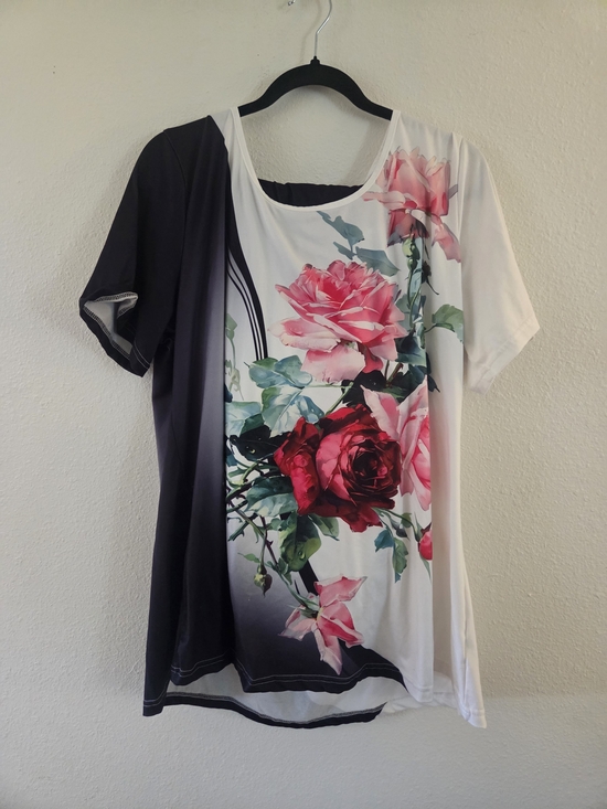 Tops - Women's Floral Print Short Sleeve Top - White & Black with Pink Roses